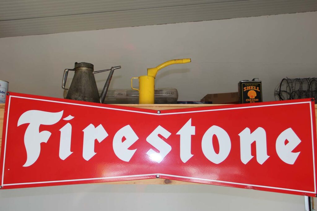 Originales Firestone-Emailschild mit 150 cm Breite; fabulous fifties